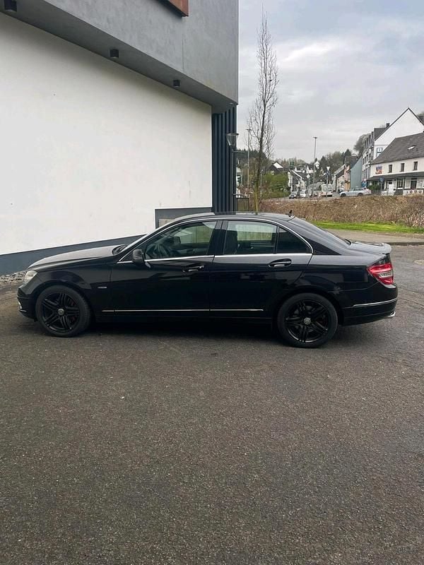 Gebraucht Mercedes C350 265 PS (194 kW) 2010 Schwarz Limousine
