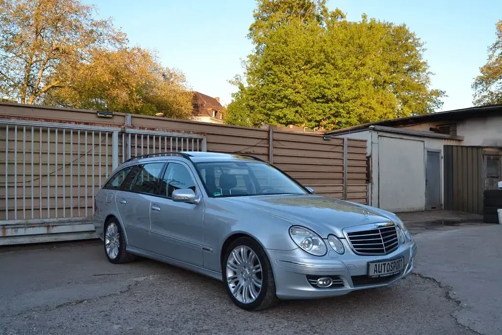 Gebraucht Mercedes E500 Avantgarde 387 PS (284 kW) 2006 Silber Limousine