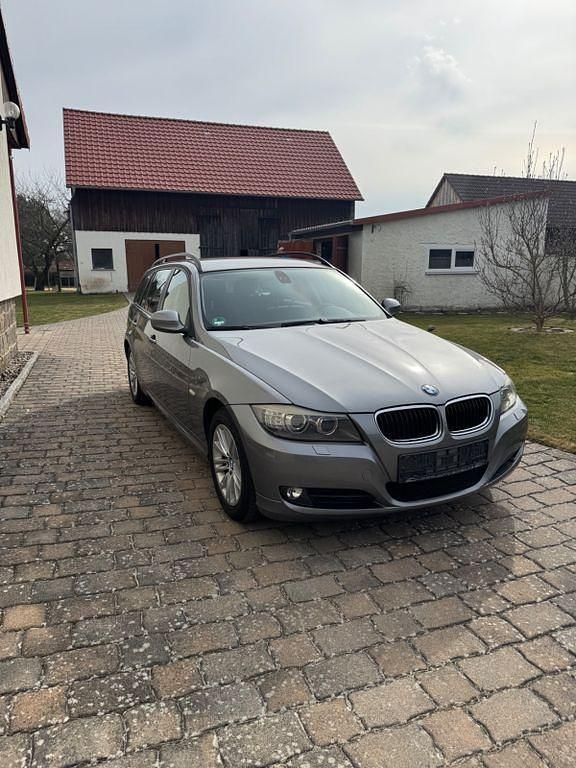 Gebraucht BMW 318 143 PS (105 kW) 2009 Grau Kombi