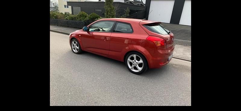 Second-hand Kia ProCeed 2009 Roșu Hatchback