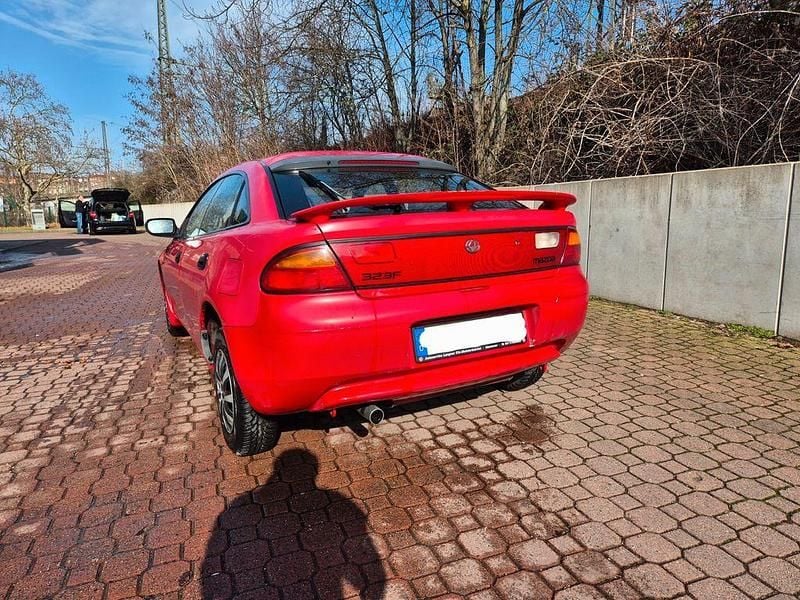 Gebraucht Mazda 323F 88 PS (64 kW) 1997 Rot Limousine