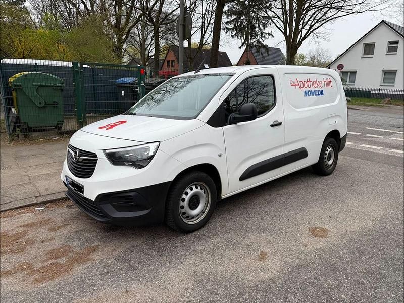 Używany Opel Combo 102 KM (75 kW) 2021 Biały Minivan