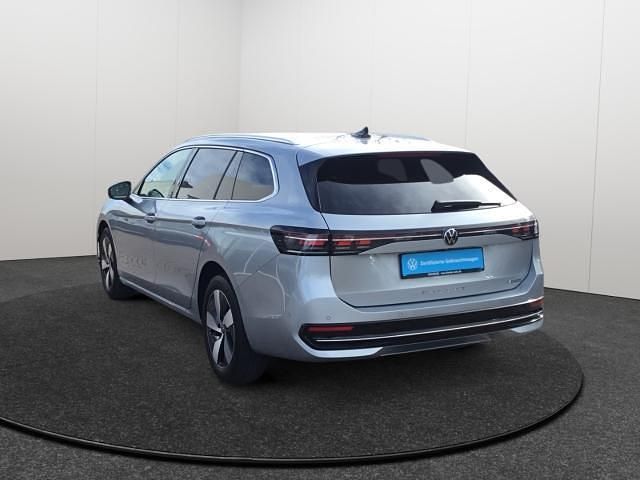 Gebraucht VW Passat Elegance 193 PS (141 kW) 2024 Oyster silver metallic Kombi