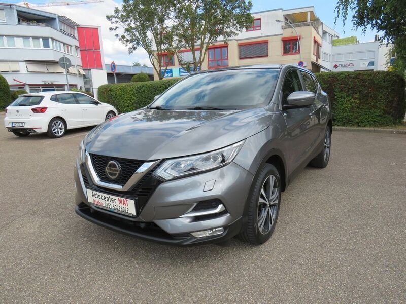 Grau Gebraucht 2019 Nissan Qashqai N-Connecta SUV | 13.850 € (Fairer Preis) - Bild 1/4