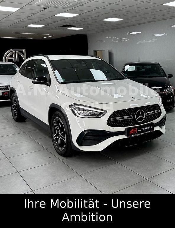 Weiß Gebraucht 2021 Mercedes GLA250 AMG line SUV | 29.900 € (Superpreis) - Bild 1/4