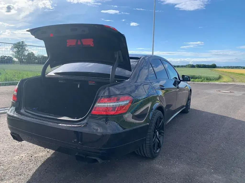 Gebraucht Mercedes E300 Avantgarde 231 PS (169 kW) 2011 Schwarz Limousine