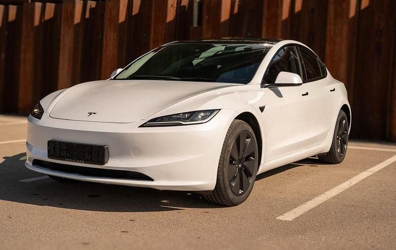 Neu Tesla Model 3 Long Range RWD 224 kW (305 PS) 2025 Grau Limousine