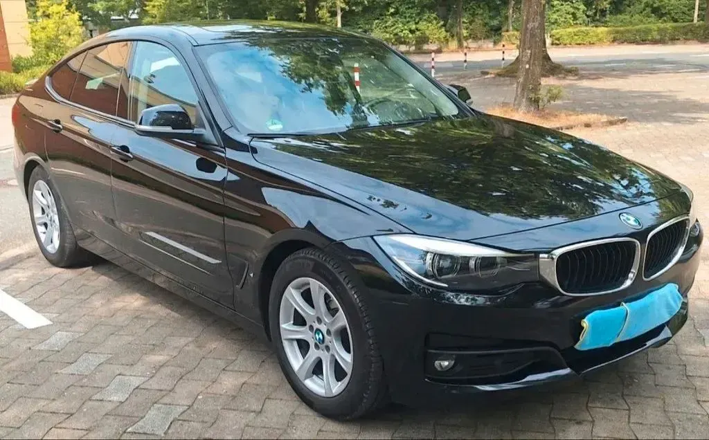 Second-hand BMW 320 190 CP (139 kW) 2020 Negru Berlinǎ