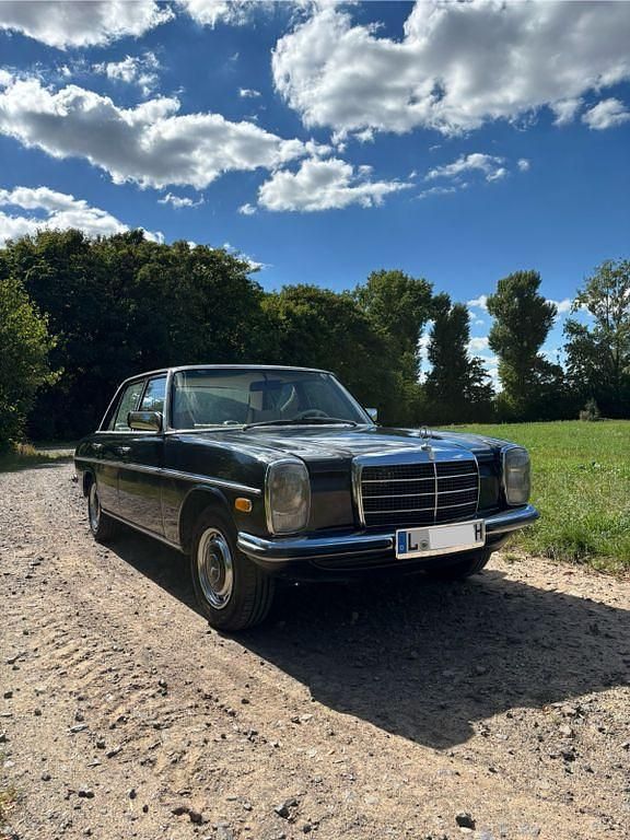 Blau Gebraucht 1974 Mercedes W115 Limousine | 21.900 € - Bild 1/4