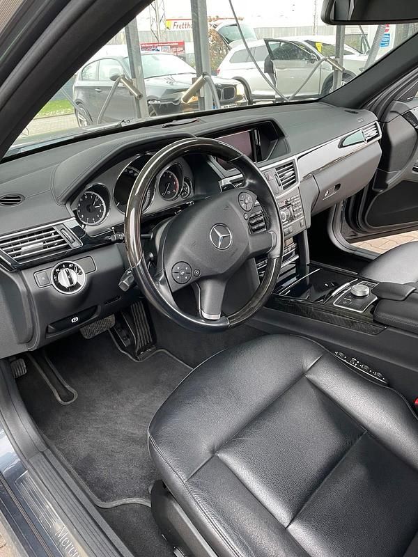 Gebraucht Mercedes E350 2011 Grün Limousine
