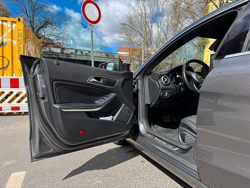 Gebraucht Mercedes CLA180 122 PS (89 kW) 2015 Grau Limousine
