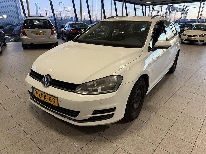 Weiß Gebraucht 2014 VW Golf VII Trendline Kombi | 4.490 € (Fairer Preis) - Bild 1/4