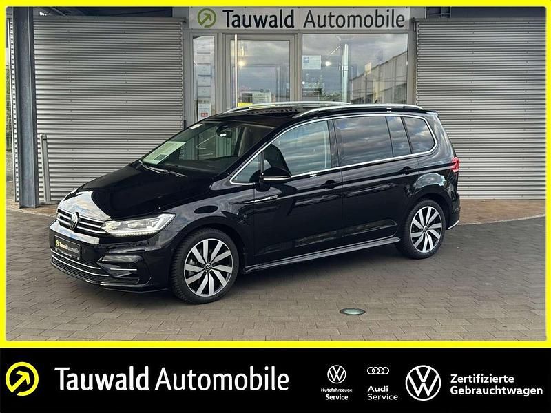 Schwarz (deep black perleffekt) Gebraucht 2024 VW Touran Highline Van / Kleinbus | 39.870 € (Teuer) - Bild 1/4