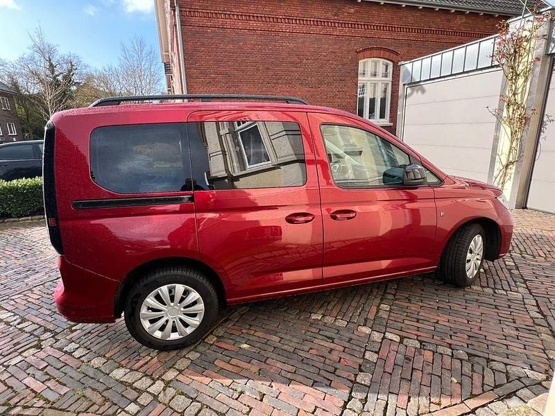 Gebraucht VW Caddy Life 122 PS (89 kW) 2024 Rot Van / Kleinbus