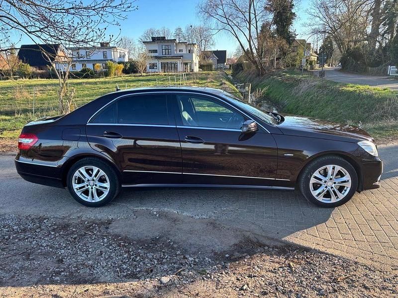 Gebraucht Mercedes E300 Avantgarde 204 PS (150 kW) 2010 Braun Limousine