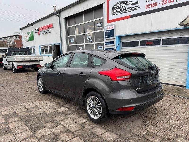 Gebraucht Ford Focus Trend 125 PS (91 kW) 2016 Grau Limousine