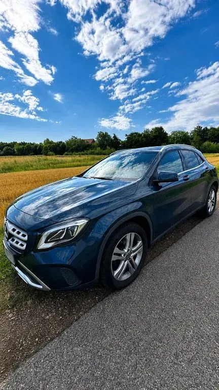 Gebraucht Mercedes GLA220 170 PS (125 kW) 2019 Blau SUV
