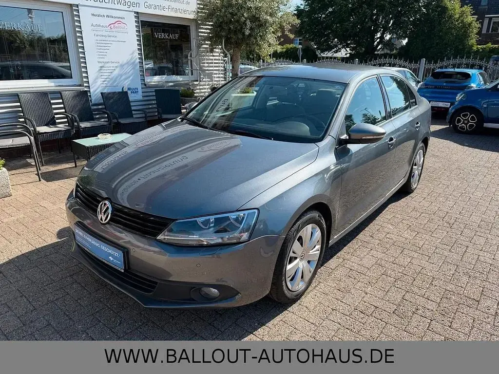 Gebraucht VW Jetta 105 PS (77 kW) 2011 Grau Limousine