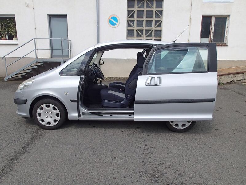 Gebraucht Peugeot 1007 109 PS (80 kW) 2007 Silber Van / Kleinbus