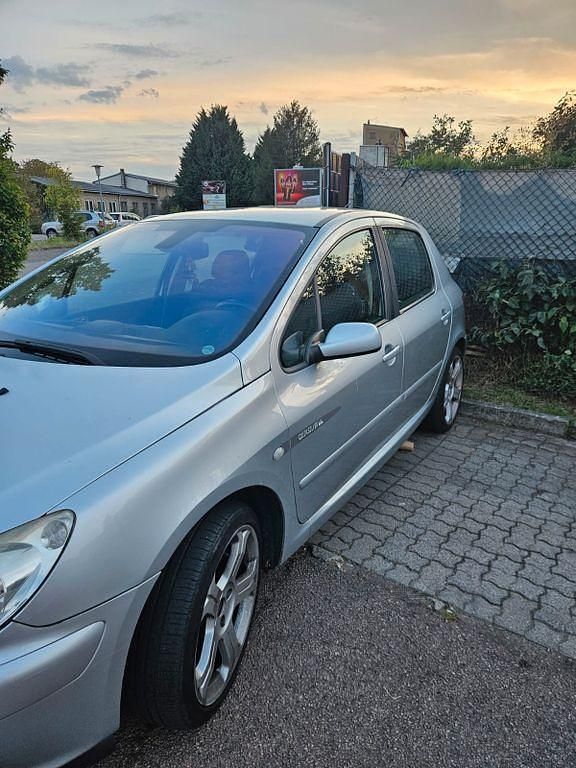 Silber Gebraucht 2003 Peugeot 307 Limousine | 1.900 € (Fairer Preis) - Bild 1/4