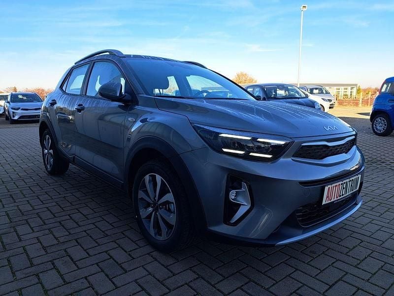 Neu Kia Stonic 101 PS (74 kW) 2025 Grau SUV