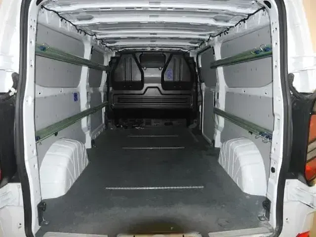 Usado Ford Transit Custom 136 HP (100 kW) 2024 Branco Sedan
