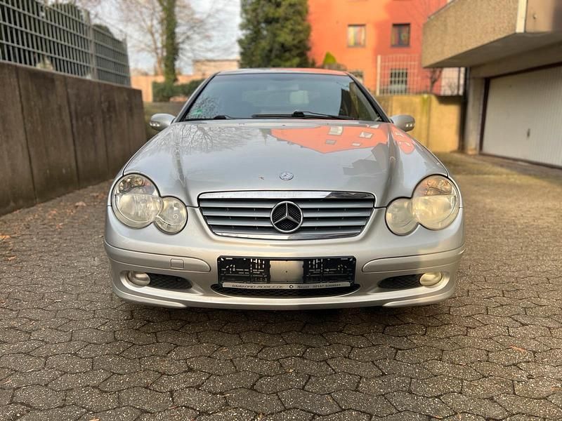 Silber Gebraucht 2002 Mercedes C230 Coupé | 2.799 € (Fairer Preis) - Bild 1/4