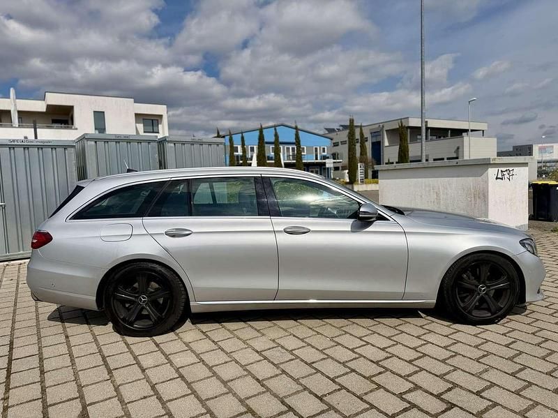 Gebraucht Mercedes E200 Avantgarde 150 PS (110 kW) 2017 Silber Kombi