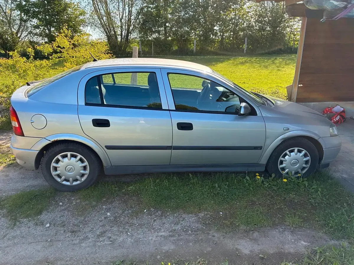 Usata Opel Astra 80 CV (58 kW) 2003 Argento Berlina