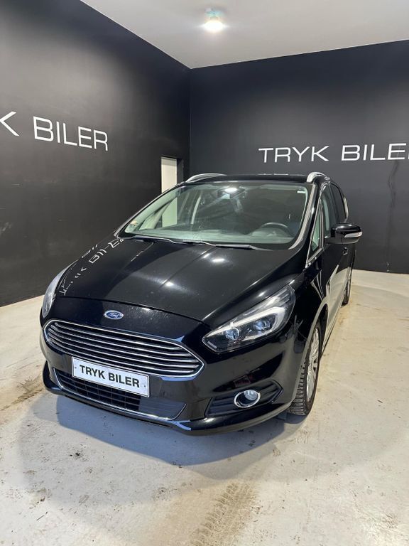 Schwarz Gebraucht 2015 Ford S-MAX Titanium Van / Kleinbus | 8.200 € (Superpreis) - Bild 1/4