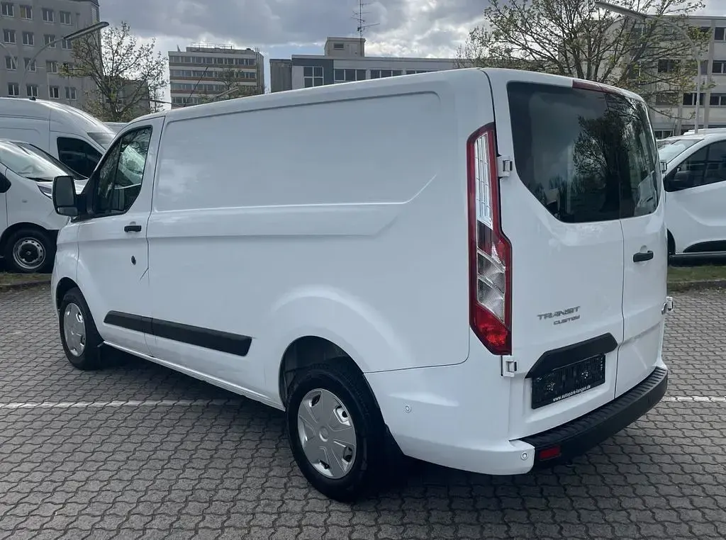 Gebraucht Ford 300 105 PS (77 kW) 2021 Weiß Van / Kleinbus