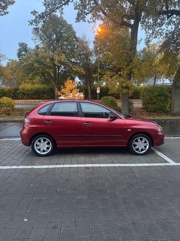 Rot Gebraucht 2006 Seat Ibiza Limousine | 2.800 € (Etwas zu teuer) - Bild 1/4
