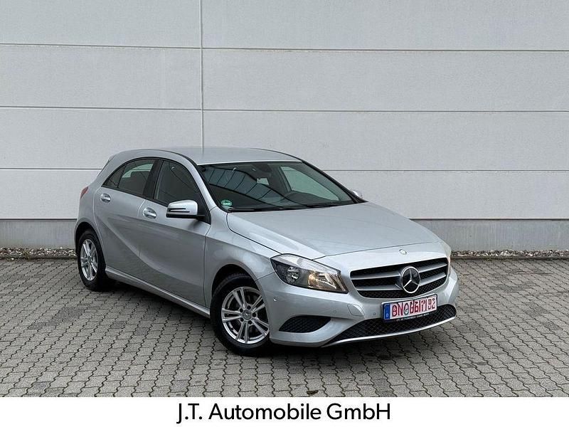 Silber Gebraucht 2012 Mercedes A180 Limousine | 7.999 € (Fairer Preis) - Bild 1/4