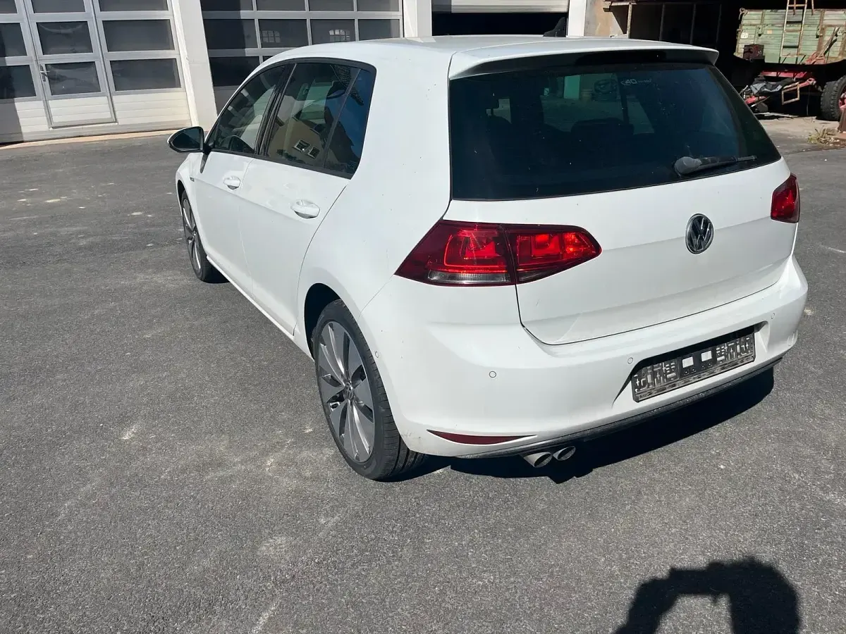 Gebraucht VW Golf VII 125 PS (91 kW) 2014 Weiß Limousine