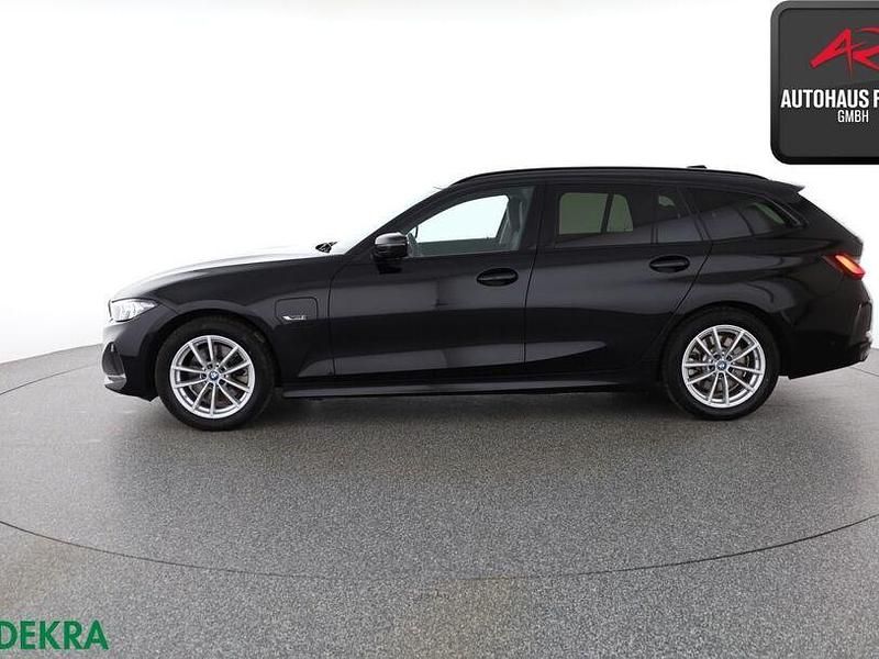 Gebraucht BMW 320e Shadowline 204 PS (150 kW) 2022 Schwarz ii Kombi