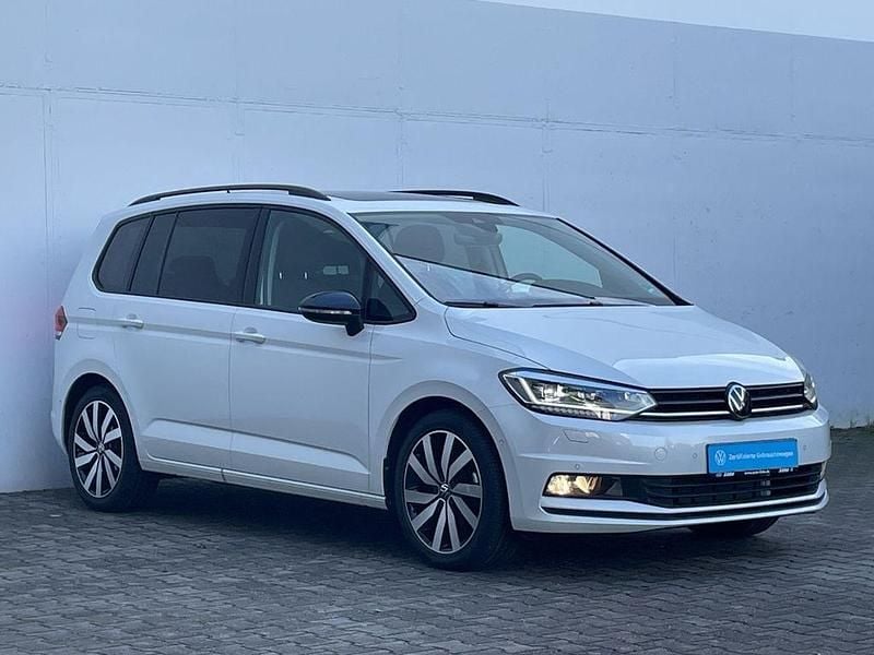 Gebraucht VW Touran Highline 150 PS (110 kW) 2025 Oryxweiß perlmutteffekt Van / Kleinbus