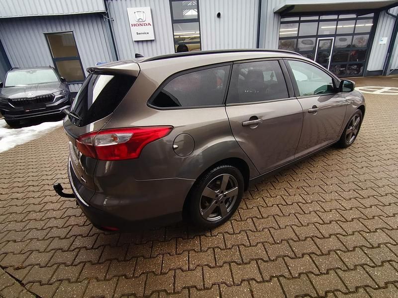 Gebraucht Ford Focus Trend 116 PS (85 kW) 2011 Brisbane braun (met.) Limousine