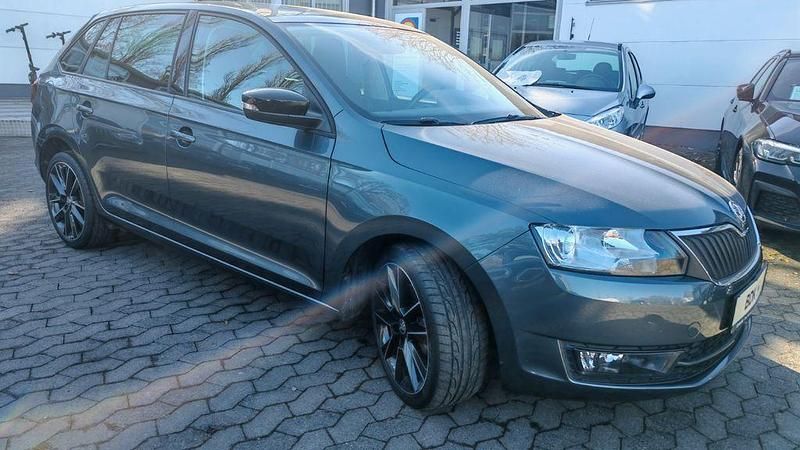 Gebraucht Skoda Rapid Emotion Plus 125 PS (91 kW) 2015 Grau Kleinwagen