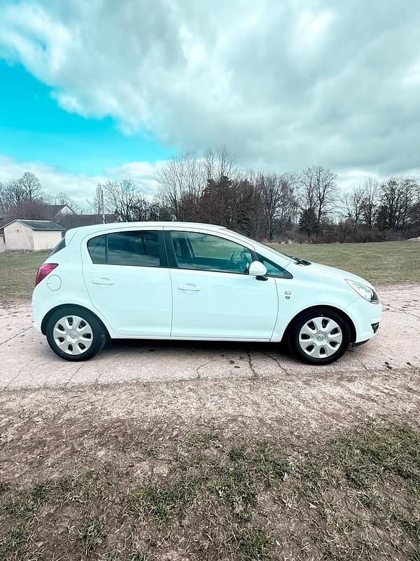 Gebraucht Opel Corsa 87 PS (63 kW) 2010 Weiß Kleinwagen