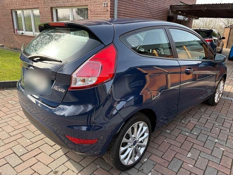 Gebraucht Ford Fiesta 60 PS (44 kW) 2015 Blau Kleinwagen