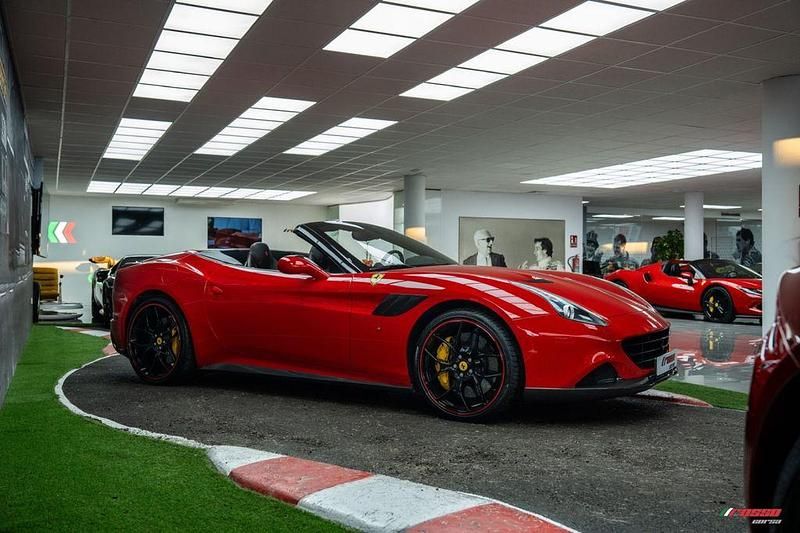 Gebraucht Ferrari California 560 PS (411 kW) 2017 Rot Cabrio