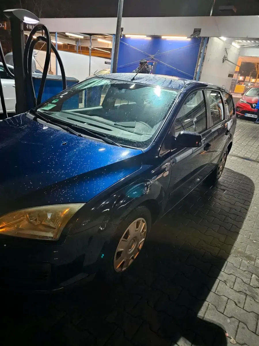 Second-hand Ford Focus 101 CP (74 kW) 2006 Albastru Break