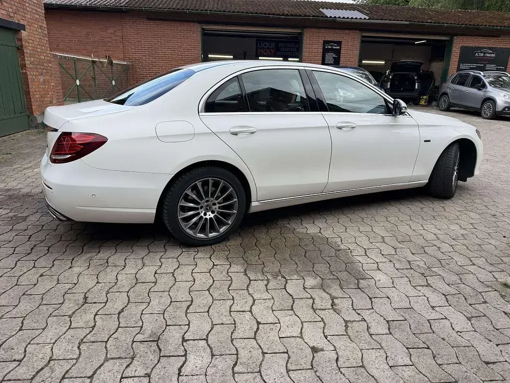 Gebraucht Mercedes E300 211 PS (155 kW) 2019 Polarweiss  unilack Limousine