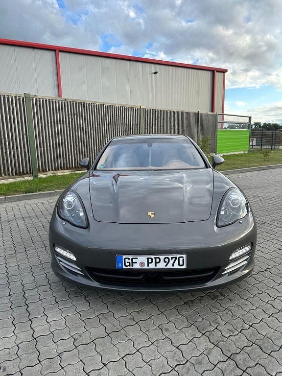 Gebraucht Porsche Panamera 400 PS (294 kW) 2013 Grau Kleinwagen