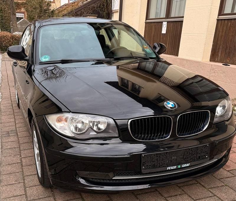 Gebraucht BMW 116 122 PS (89 kW) 2010 Schwarz Kleinwagen