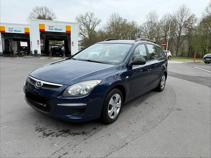 Gebraucht Hyundai i30 90 PS (66 kW) 2010 Blau Kombi