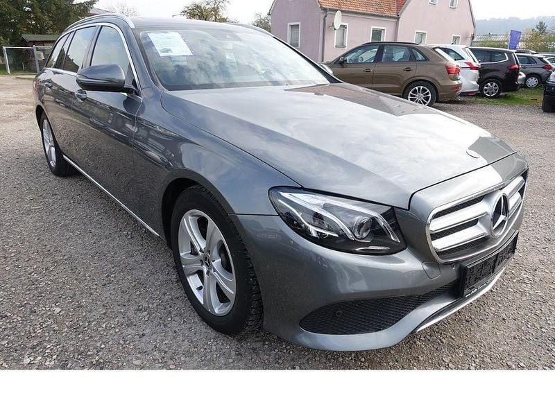 Używany Mercedes E220 Avantgarde 194 KM (142 kW) 2017 Szary Kombi