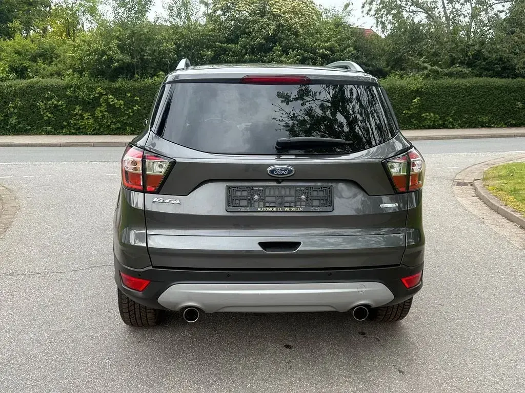 Gebraucht Ford Kuga Titanium 150 PS (110 kW) 2017 Grau SUV