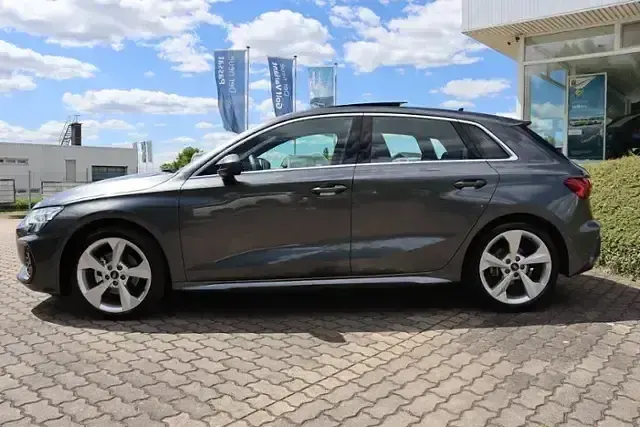 Gebraucht Audi A3 S-Line 150 PS (110 kW) 2024 Grau Limousine