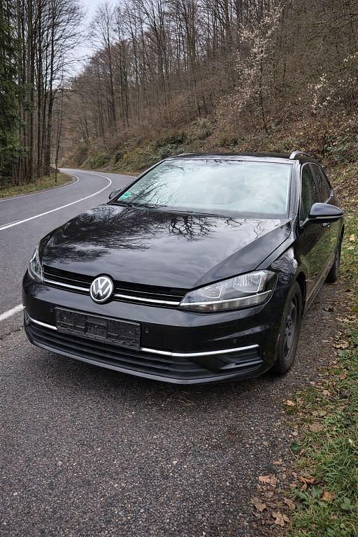 Schwarz Gebraucht 2019 VW Golf VII Comfortline Limousine | 12.500 € (Guter Preis) - Bild 1/4